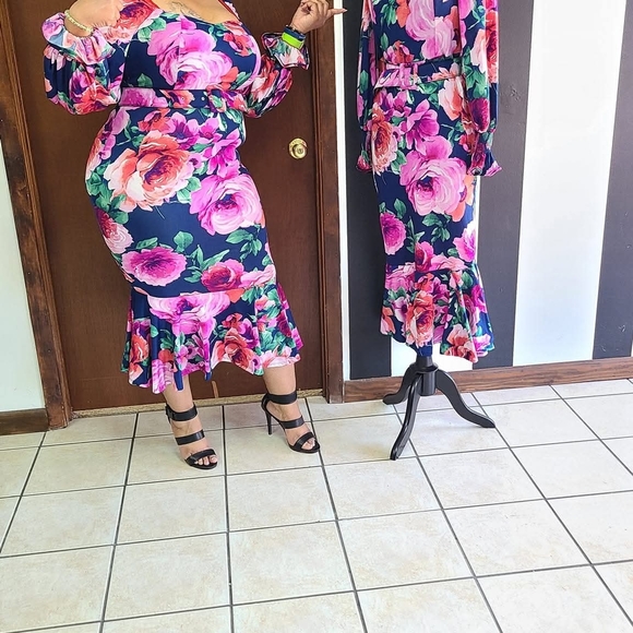 Vibrant Floral Long Sleeve Dress - Picture 2 of 3